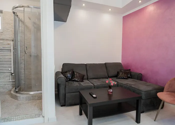 Ultra Central White & Lila Studio