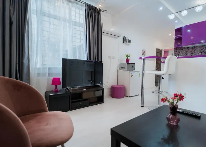 Ultra Central White & Lila Studio