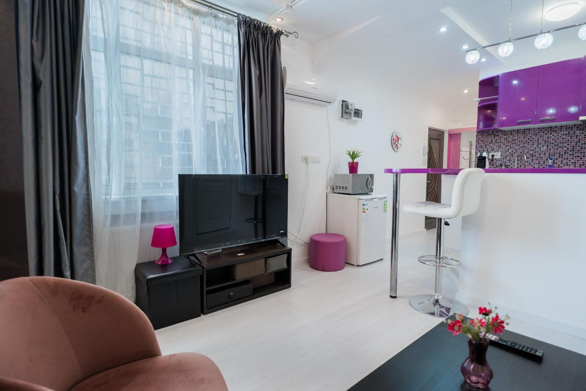 Ultra White & Lila Apartamento *